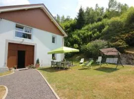 Gîte Confortable en Pleine Forêt avec Étang, Idéal pour Familles et Amis - FR-1-589-154