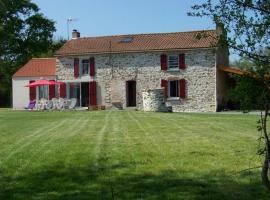 Gîte La Roche-sur-Yon, 5 pièces, 10 personnes - FR-1-426-157, hotel in La Roche-sur-Yon