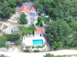 Villa Mario - with pool, hotel con parking en Gata