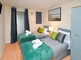 Silicon Court -Milton Keynes -4 bedroom Sleeps 7