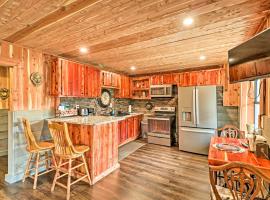 Quiet, Historic Manor Located in Ghost Town!, hotel in Calico Rock