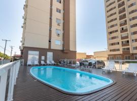 Apartamento em ótima localização, hotel dekat Lutheranian University of Brazil, Torres