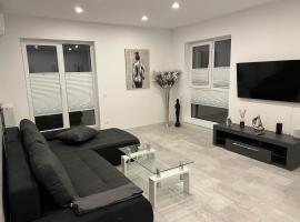 Stunning 2-Room Penthouse with Lakeview W11, hotel Bukarestben