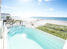 Oceanfront 6 BR home truly a sight to 'sea' - A Sight To Sea, hotel in Oak Island