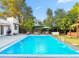 Mulberry Farms - Luxury Villa with Private Pool, hotel u gradu 'Manesar'