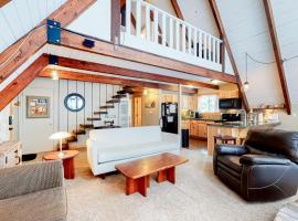Cozy Cabin Retreat, hotel near Lake Tahoe - TVL, 