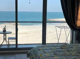 Incredible Ocean View Studio Aprtment in Al Marjan Island