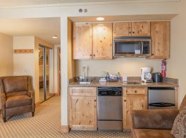 Grand Lodge Condo in the Heart of Mt CB condo, hotel berdekatan Paradise Express, Crested Butte