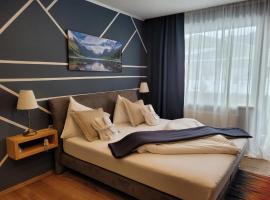 Alpine Studio with Indoor Pool & Spa included - 10 min from Hallstatt, Hotel in Gosau