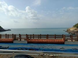 津沙堤岸, hotel v destinaci Nangan
