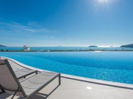 Apartamento maravilhoso com piscina e vista mar Mirante Home Club, hotel en Florian&oacute;polis