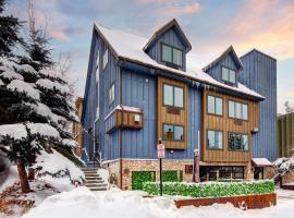 Massive 10 Bed 10 Bath Luxury Mountain Home in Old Town，帕克城的飯店