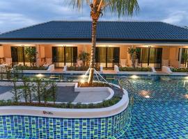 Blu Boat Pool Access Resort, hotel near Chalong Temple, Phuket