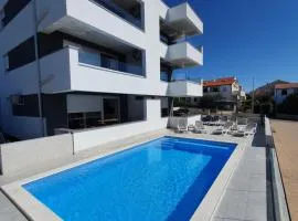 Mermaid Luxury apartment with pool and sea view