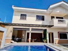 Cez Staycation Resort Villa with Pool, hotel in San Pablo