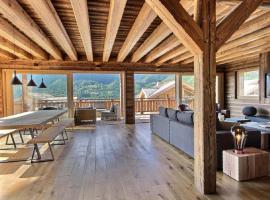 Chalet Luxe piscine et spa 18 personnes serrechevalierholidays: Le Monêtier-les-Bains şehrinde bir tatil evi