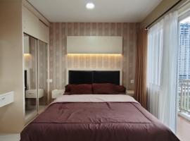 Kozy Room Sentul Tower Apartemen, apartamento em Bogor