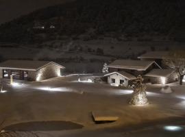 Les Pardines 1819 Mountain suites & SPA, hotel near Ice Palace of Andorra, Encamp