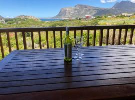 Adorable 2 bedroom seaside vacation home, hotel berdekatan Arabella Country Estate, Kleinmond