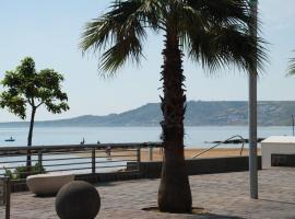 Casa Vacanze Lungomare 30 mt dal mare, hotel a Crotone