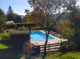 Villa de 3 chambres avec piscine privee jardin amenage et wifi a Bannes, hotel em Latouille-Lentillac