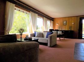 Kråkehaugen Feriehus, a perfect holiday retreat near Åheim, hotell i Åheim