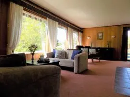 Kråkehaugen Feriehus, a perfect holiday retreat near Åheim