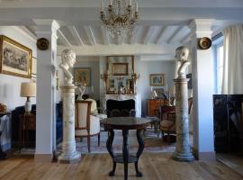 les chambres de la tour, B&B in Le Bec-Hellouin