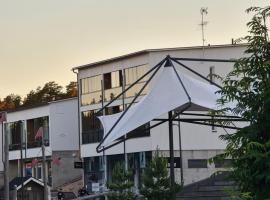 Uusi loma-asunto 4 hengelle hiekkasärkillä，卡拉約基的飯店