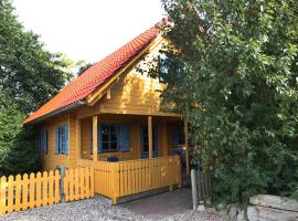 Holzhaus Grömitz "Das kleine Holzhaus", hotel amb aparcament a Grömitz