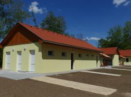 Familia Camping Balaton – hotel w mieście Balatonőszöd