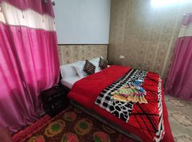 Sun Shine Homestay, hotel with parking in Dharamshala
