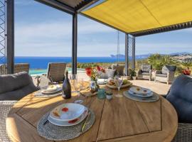 Luxury Sunshine Villa in Alghero with pool and sea view, hotel en Alguer