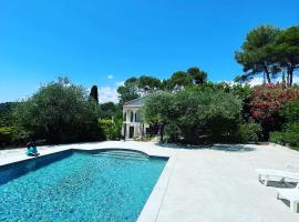 Villa La Carpenée, hotel v destinaci Roquefort Les Pins