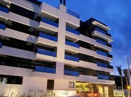 Apartamento 2 quartos home club na praia de palmas, hotel in Governador Celso Ramos