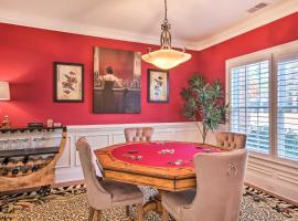 Upscale Home w/ Poker Room < 1 Mi to Golf!, hotel v destinácii Aiken