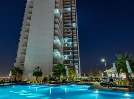 Radisson Dubai Damac Hills, hotel cerca de Aeropuerto internacional Al Maktoum - DWC, Dubái
