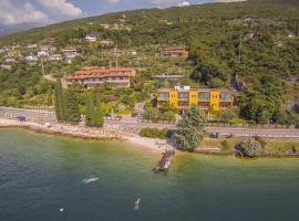 Residence Castelli – hotel w Brenzone sul Garda