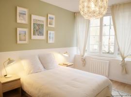 T2 avec verri&egrave;re situ&eacute; en hyper centre avec wifi, linge, draps, savons et serviettes fournis