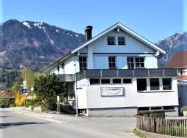 Apartments ChezTom Nenzing, hotel en Nenzing