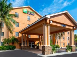 Holiday Inn Express Hotel & Suites Bonita Springs/Naples, an IHG Hotel, hotel u gradu 'Bonita Springs'