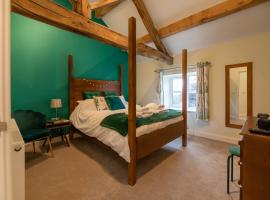 Dyffryn Cottage - King bed, self-catering cottage with Hot Tub，登比的飯店