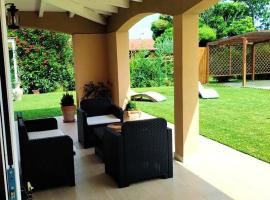 2 bedrooms house with furnished terrace and wifi at Pescia Romana 3 km away from the beach, hotel en Pescia Romana