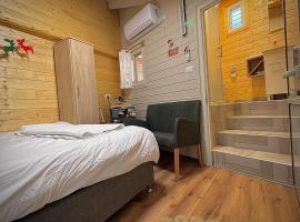 Vida Bhermon 2, one small wooden cabin, hotel Madzsdal Samszban