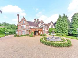 Exquisite Manor House in Surrey Hills, дом для отпуска в городе Lower Kingswood