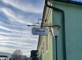 HAUS-DONAU in der Wachau, hotel with parking in Aggsbach