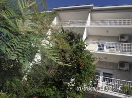 House Danica Apartments & Rooms