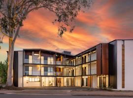 The Osmond Motel & Apartments, hotel near Carrick Hill, Adelaide