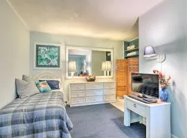 Sun-Soaked Studio with Pool Access in Lake Worth!