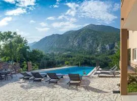 Luxury Villa Mosor, heated pool whirpool, near the sea